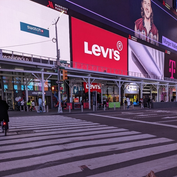 ... - Picture 1 of 1